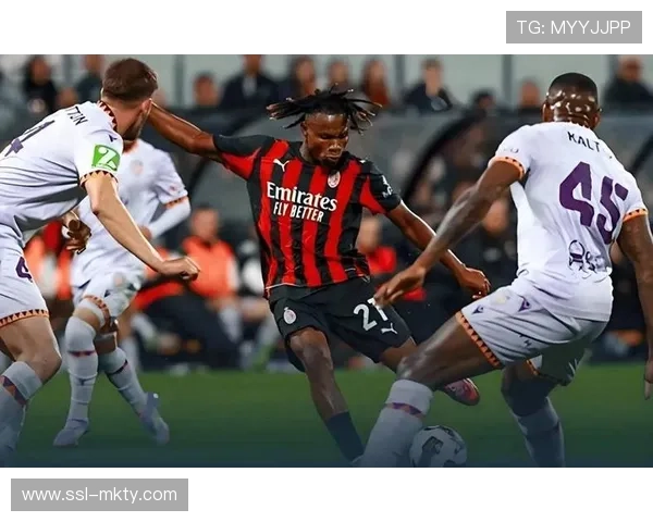 意甲赛季竞争白热化米兰双雄激战正酣卫冕冠军AC米兰暂时领先