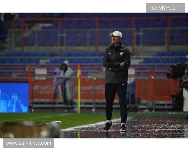 国足肇庆集训开启，邵佳一强调体能储备与技战术融合